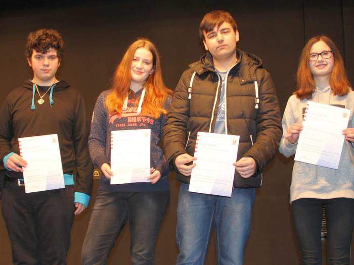 Zweite Runde für Sieger des hessischen Mathematikwettbewerbs an Max Ernst Schule