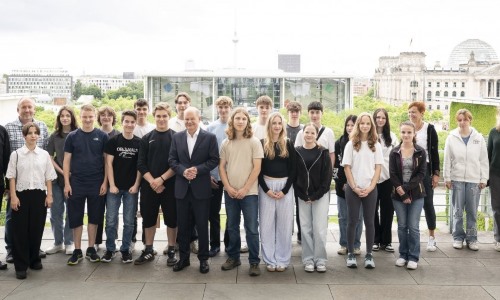 R9b zu Besuch bei Bundeskanzler Scholz in Berlin