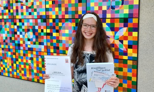 Jasmin Horne wird Kreissiegerin im 54. Mathematikwettbewerb des Landes Hessen